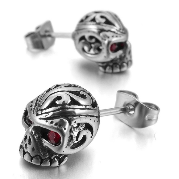 New! Goth Skull Stud Earrings - Picture 3 of 8